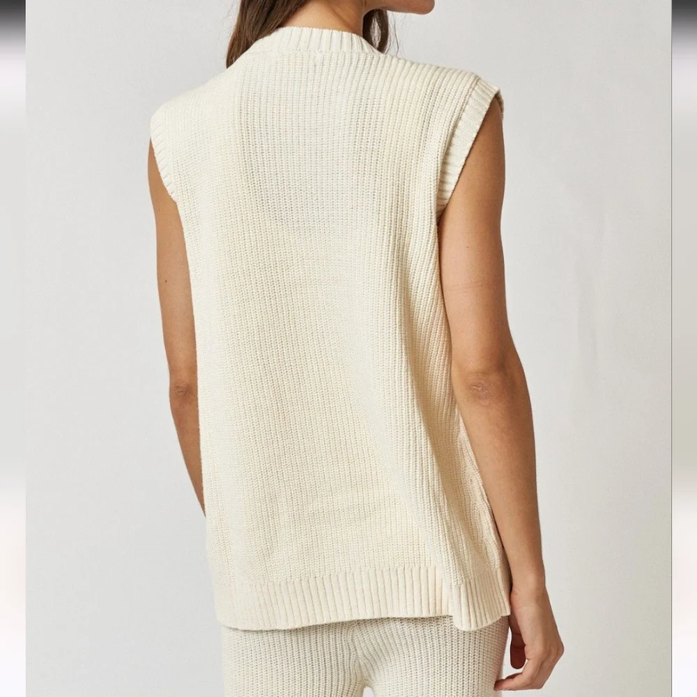 Lalavon NWT Women's Cream and Pink Embroidered V Neck Button Front Sweater Vest - Picture 5 of 14
